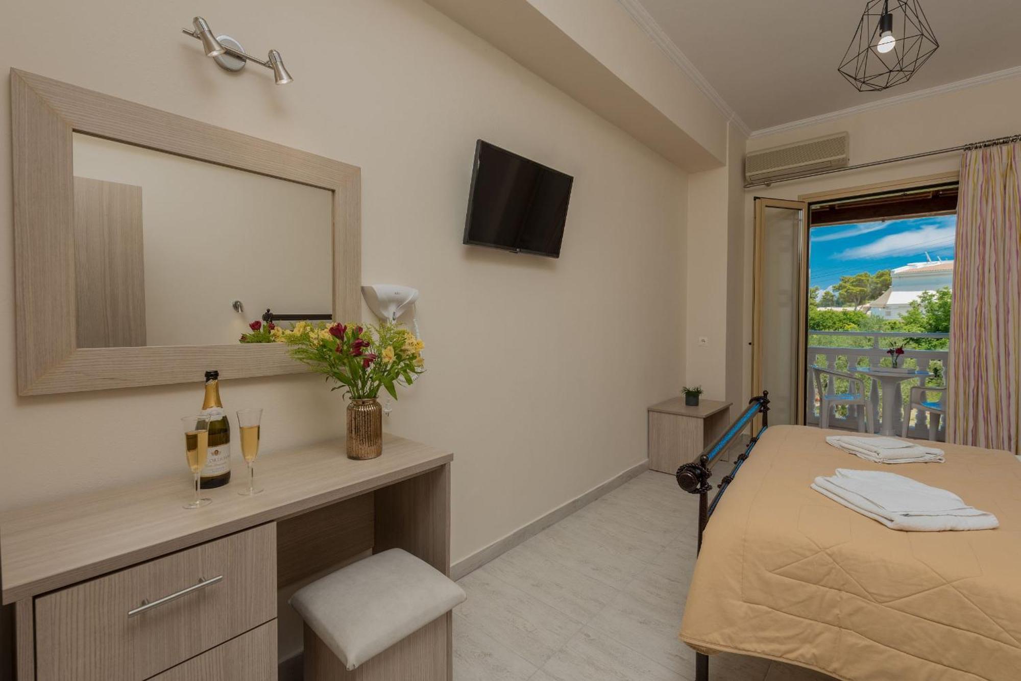 Costas Studios Аргасі Номер фото